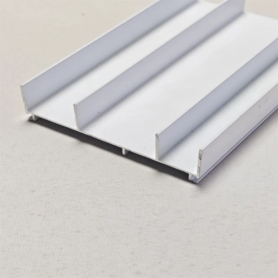 Алюмінієві профілі з порошковим напиленням звичайним напиленням
